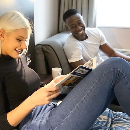 Stay Inn Manchester Солфорд Экстерьер фото