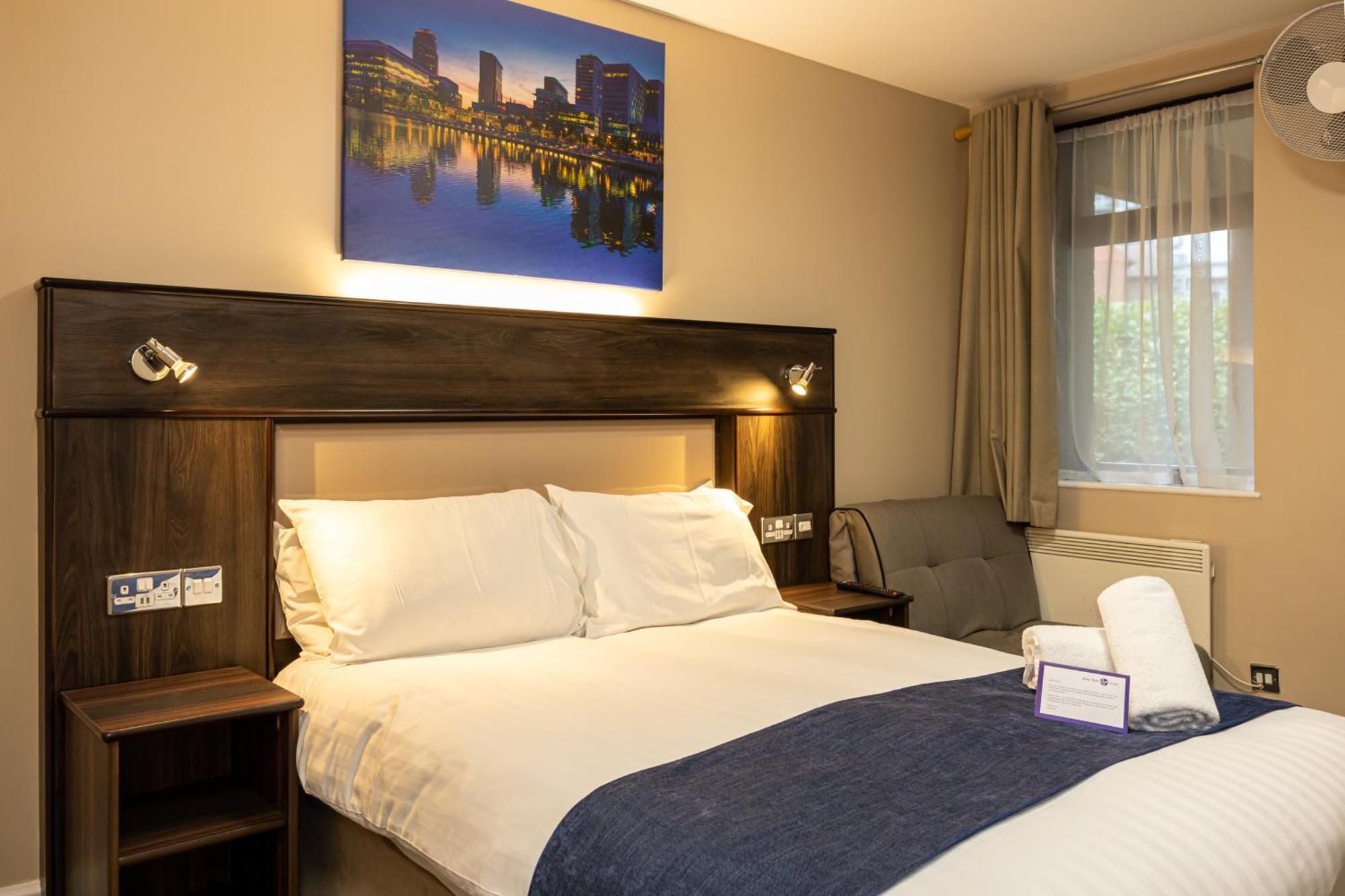 Stay Inn Manchester Солфорд Экстерьер фото