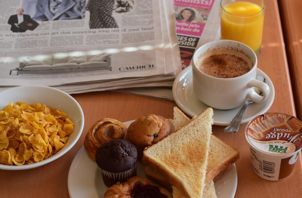 Stay Inn Manchester Солфорд Экстерьер фото